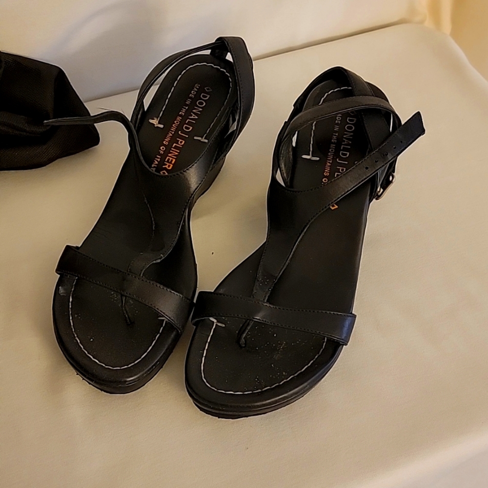 Donald Pliner Black Wedges Size 8.5